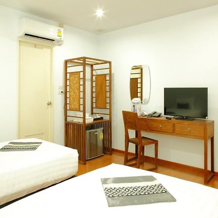 Double Dd House At Mrt Sutthisarn Bangkok Exterior photo