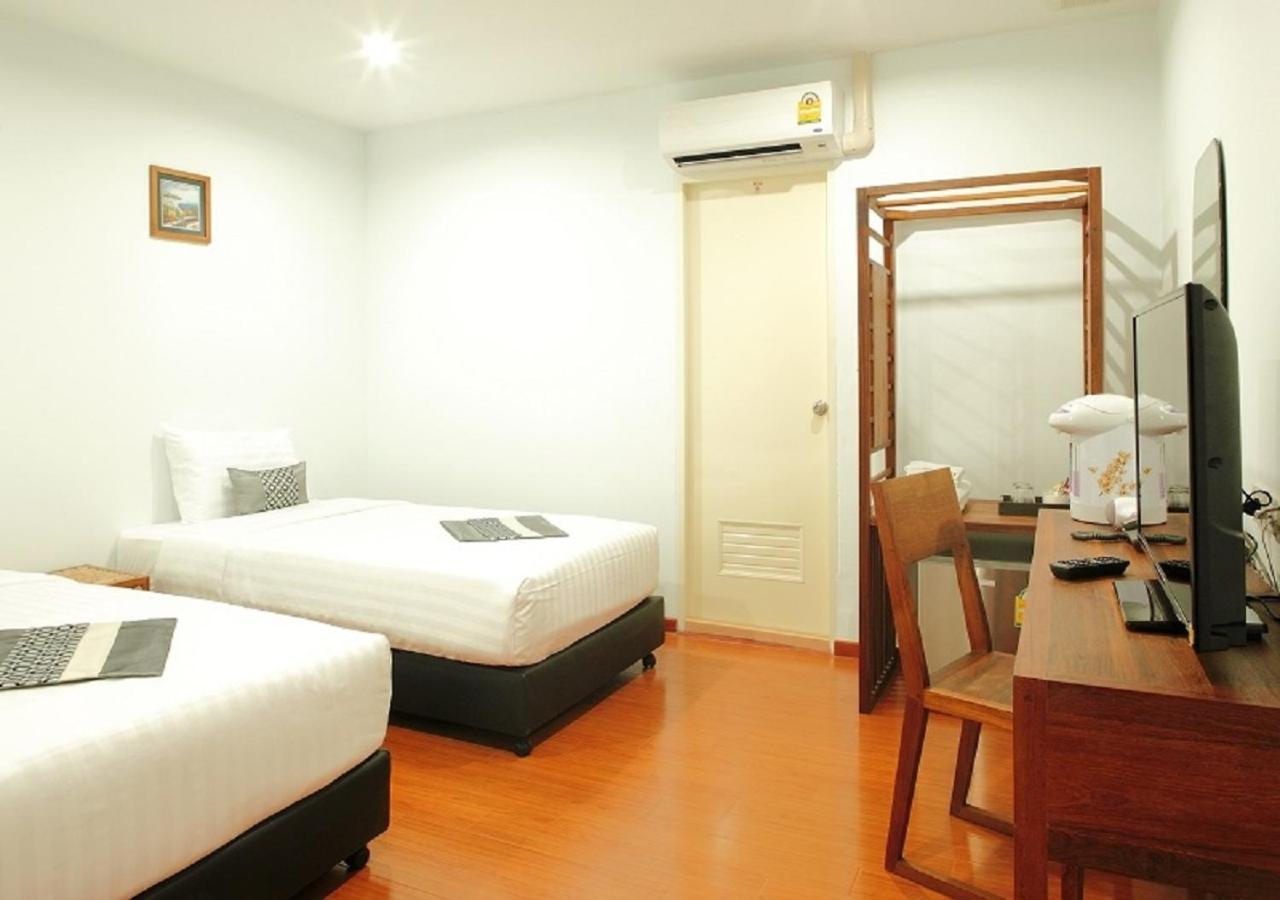Double Dd House At Mrt Sutthisarn Bangkok Exterior photo