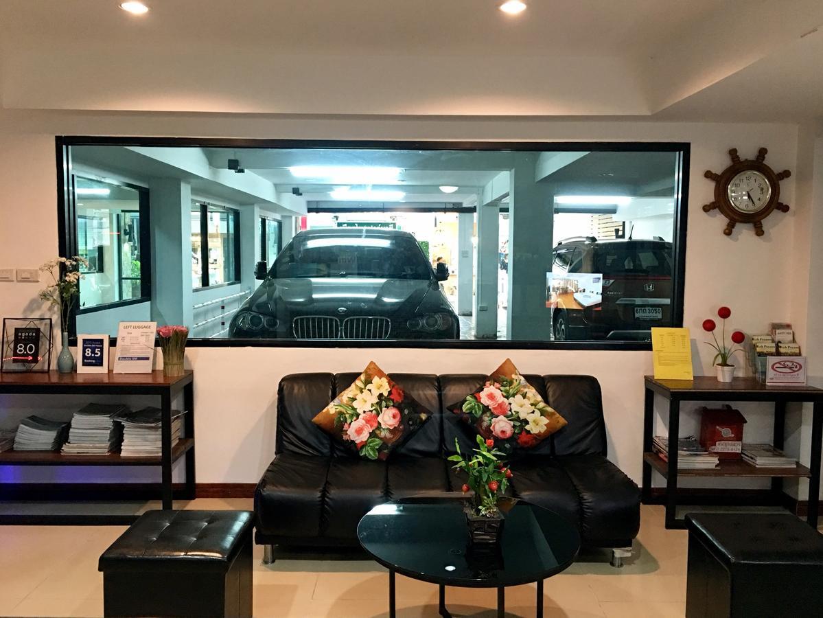 Double Dd House At Mrt Sutthisarn Bangkok Exterior photo