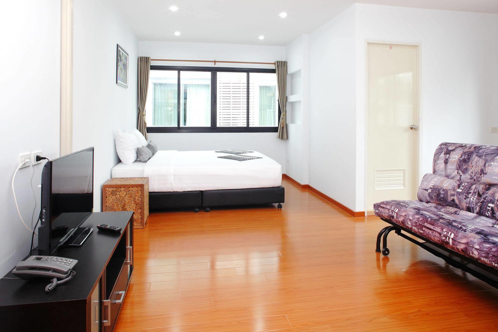 Double Dd House At Mrt Sutthisarn Bangkok Exterior photo